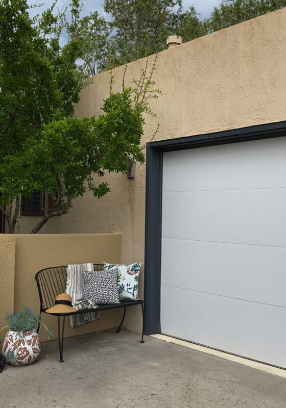 Painting Your Garage Door Delineate Your Dwelling   Painting Garage Door 2 560x800 